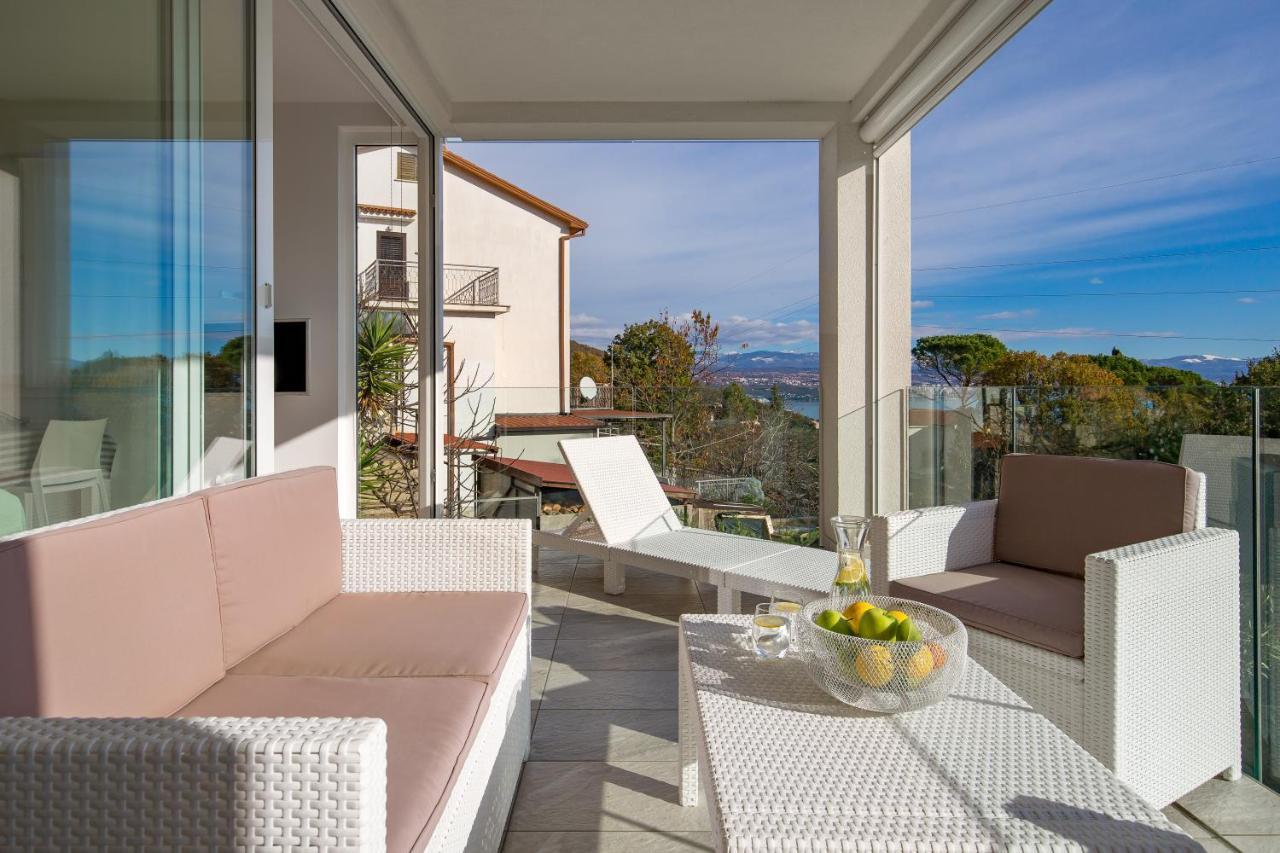 Apartment Mara Opatija With Rooftop Swimming Pool Ičići المظهر الخارجي الصورة